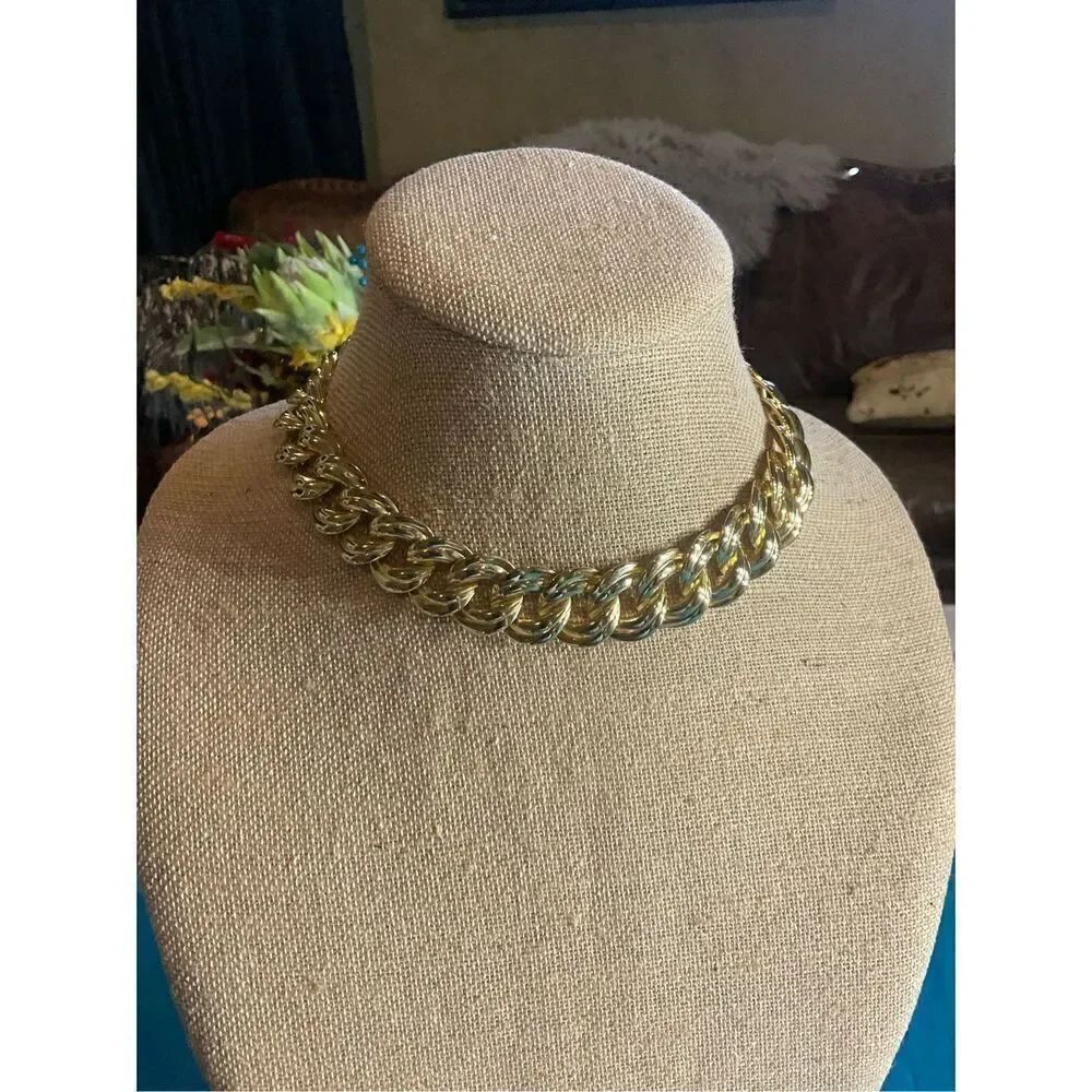 Gorgeous Statement Necklace - Picture 7 of 9